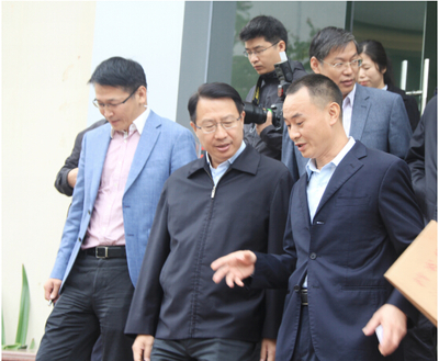 市長(zhǎng)、書記為南方IT學(xué)院關(guān)心鼓勵(lì)送特禮!